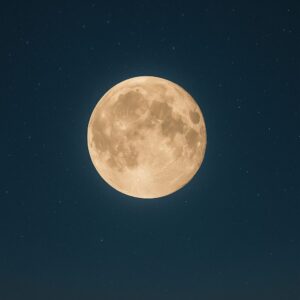 夜空に輝く満月と星々、風水で浄化と運気アップに最適な満月の様子